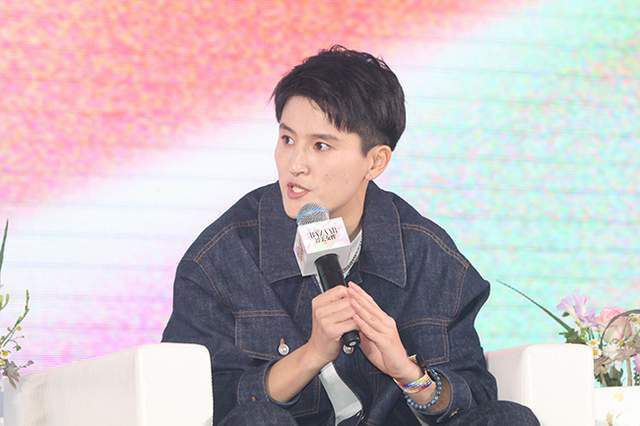 穴美女